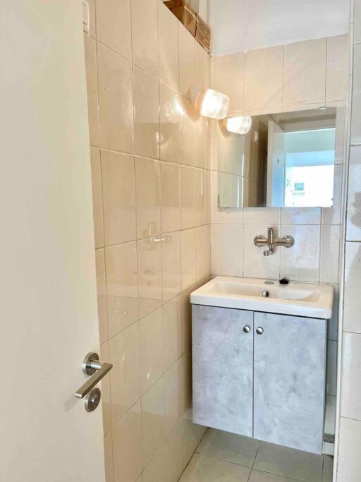 Rambam Beach Apartment Haifa Buitenkant foto